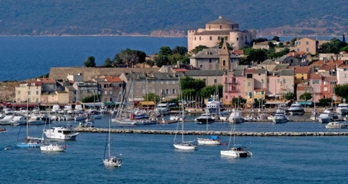 Appartement Plein Centre Saint Florent Face Au Port Exterior foto